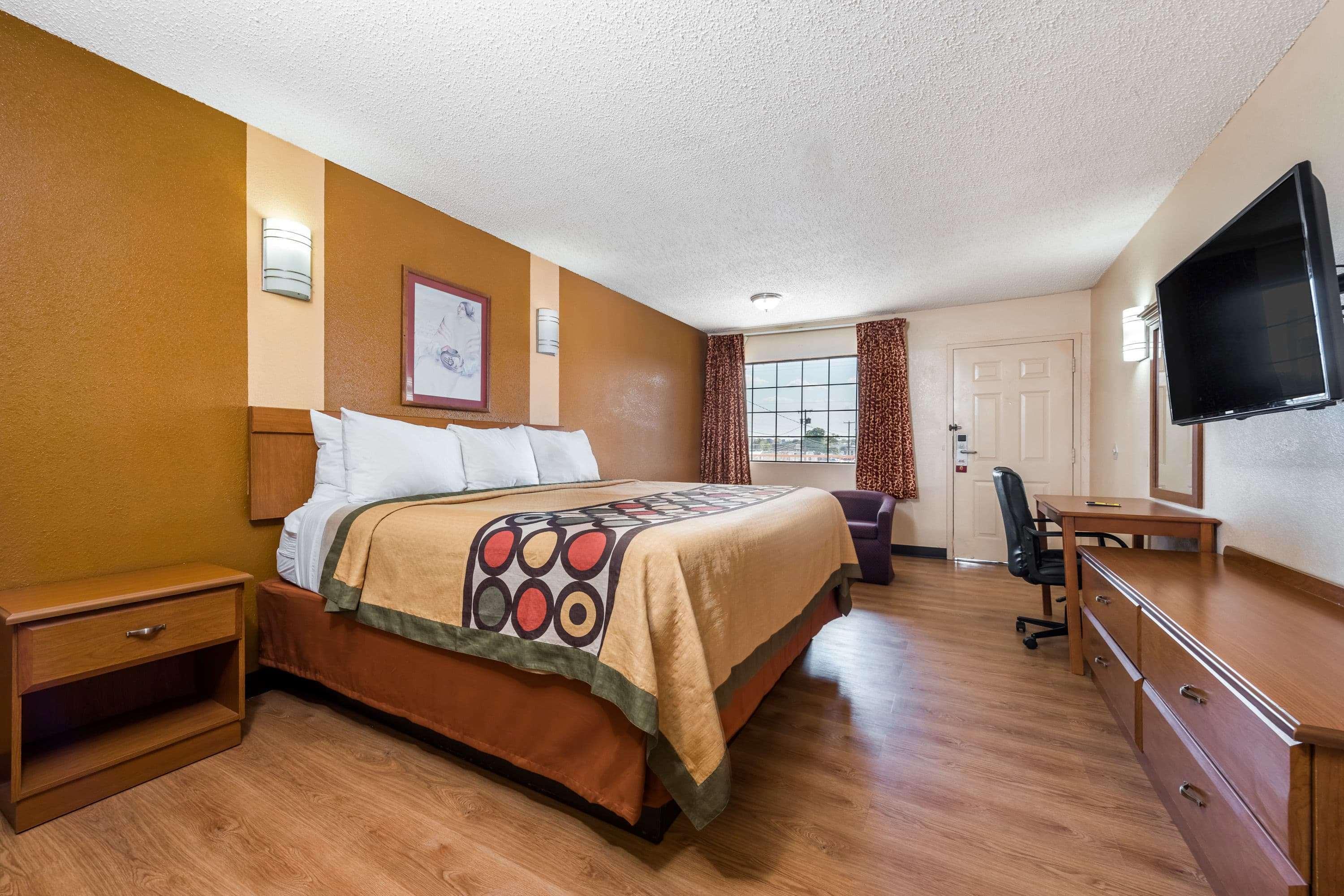 Super 8 By Wyndham Waco/mall Area Tx Hotel 2*