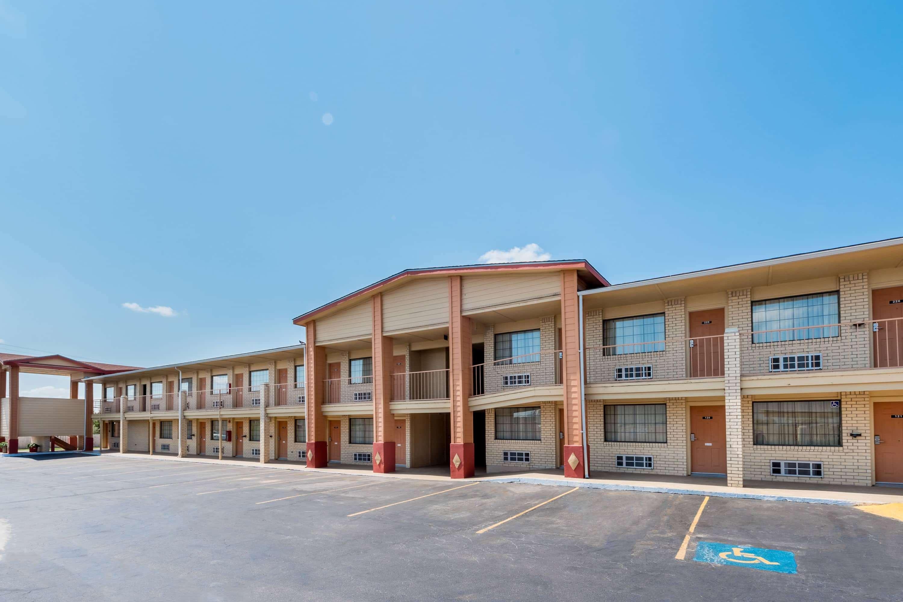 Super 8 By Wyndham Waco/mall Area Tx Hotel 2*